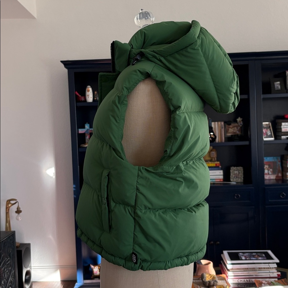Aritzia The Super Puff Green Vest with Hood size XS - Picture 2 of 9